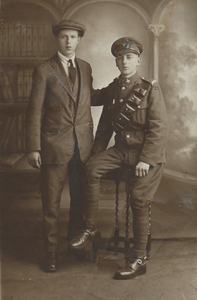 Jack Ward, left, with unknown soldier ( photo 1)