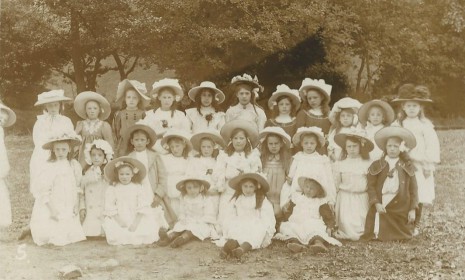King Ecgbert Pageant, July 1909.  Courtiers and Chorus.