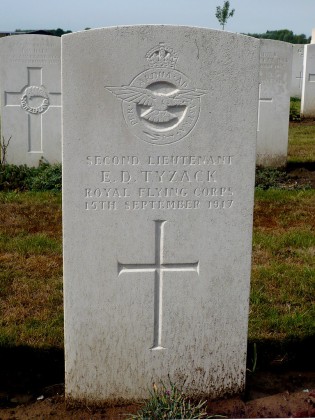 Eric Delaney Tyzack's grave, Pont-du-Hem Military Cemetery, La Gorgue, France