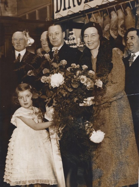 Insert an image caption here. Jean M. Glossop presenting a bouquet to the Lady Mayoress,  18 November 1932.