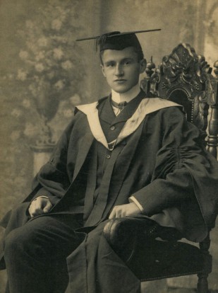 Conway Plumbe B.Sc. Eng. graduation photograph, 1904